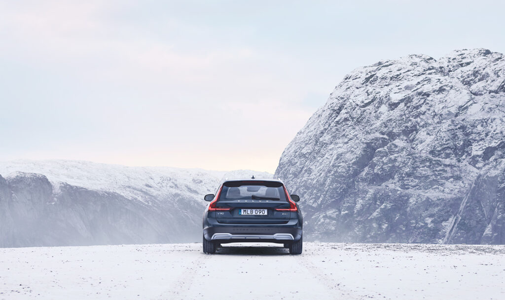 Nelivedon voimansiirron öljynvaihtoa kuvaava kuva.