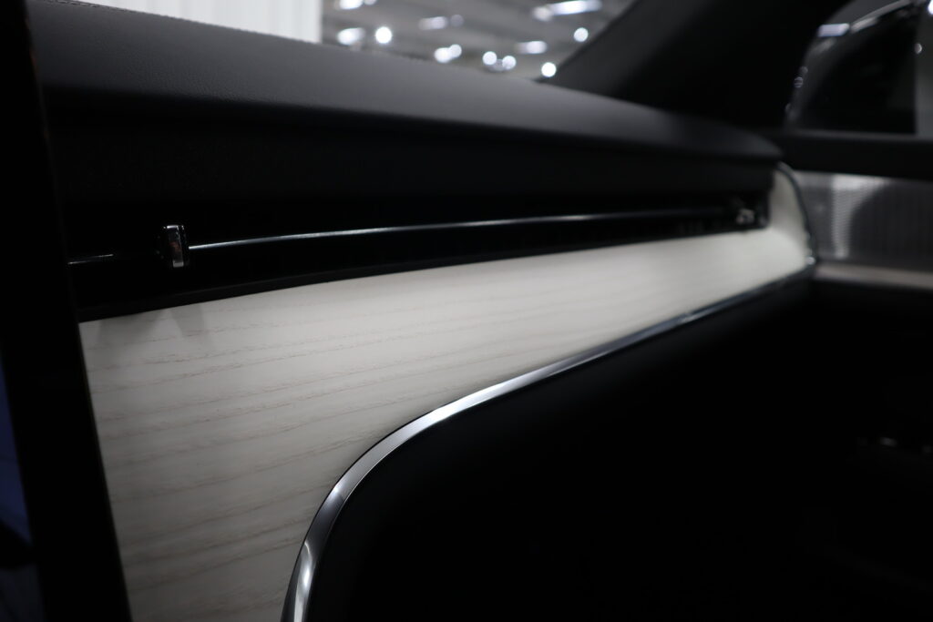 Volvo EX90, image 13