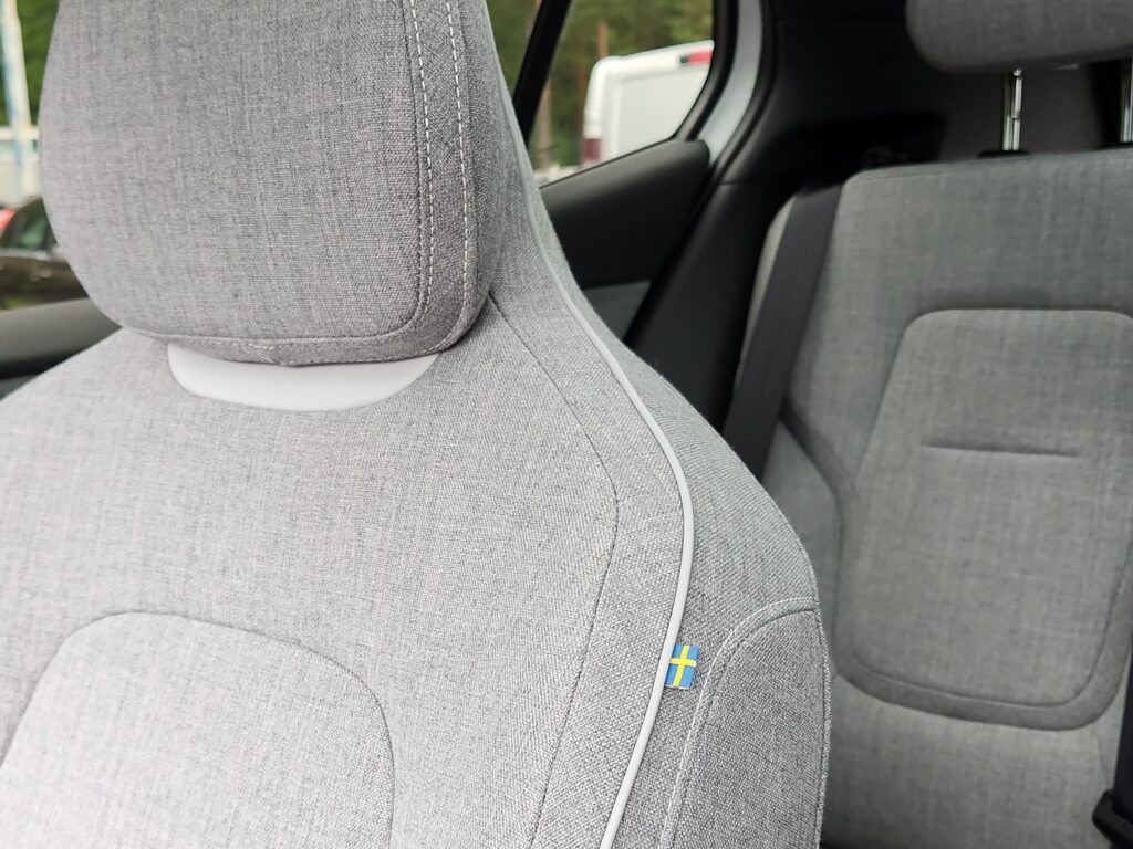 Volvo EX30, image 12