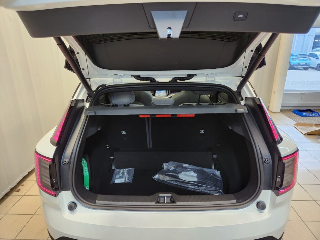 Volvo EX30, image 20