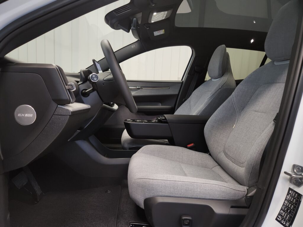 Volvo EX30, image 7