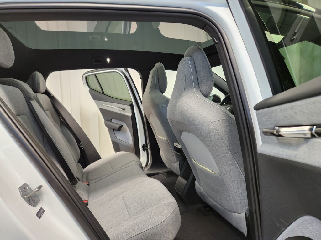 Volvo EX30, image 8