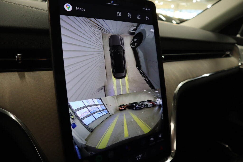 Volvo EX90, image 13