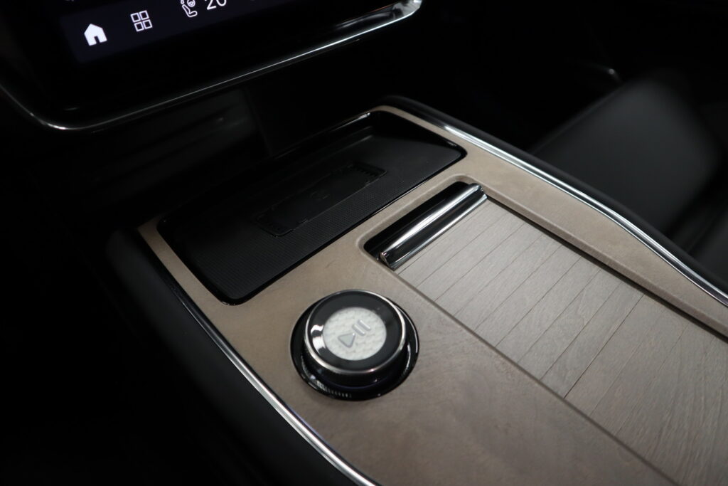 Volvo EX90, image 19