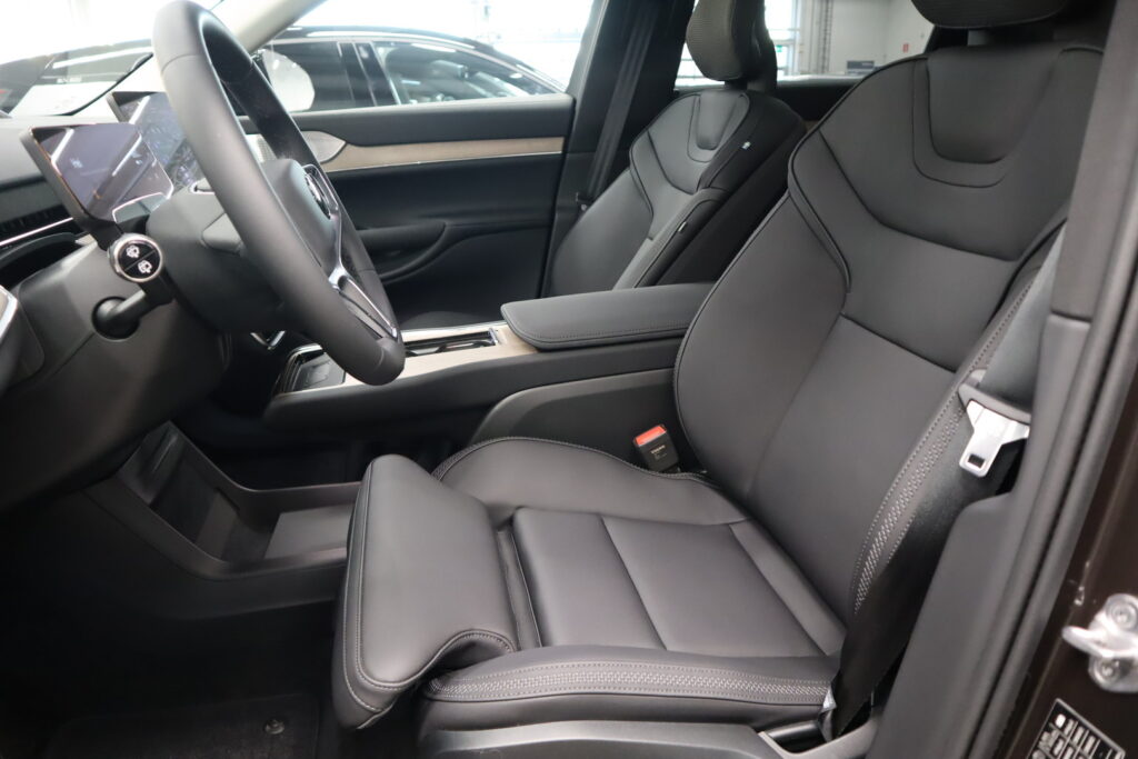 Volvo EX90, image 7