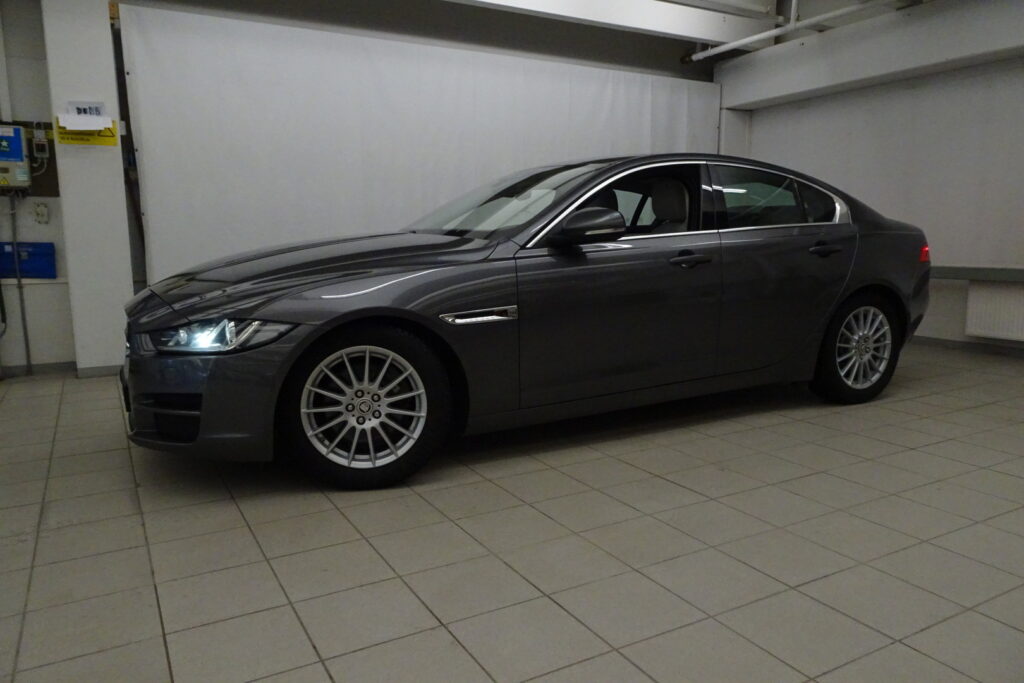 Jaguar XE, image 1