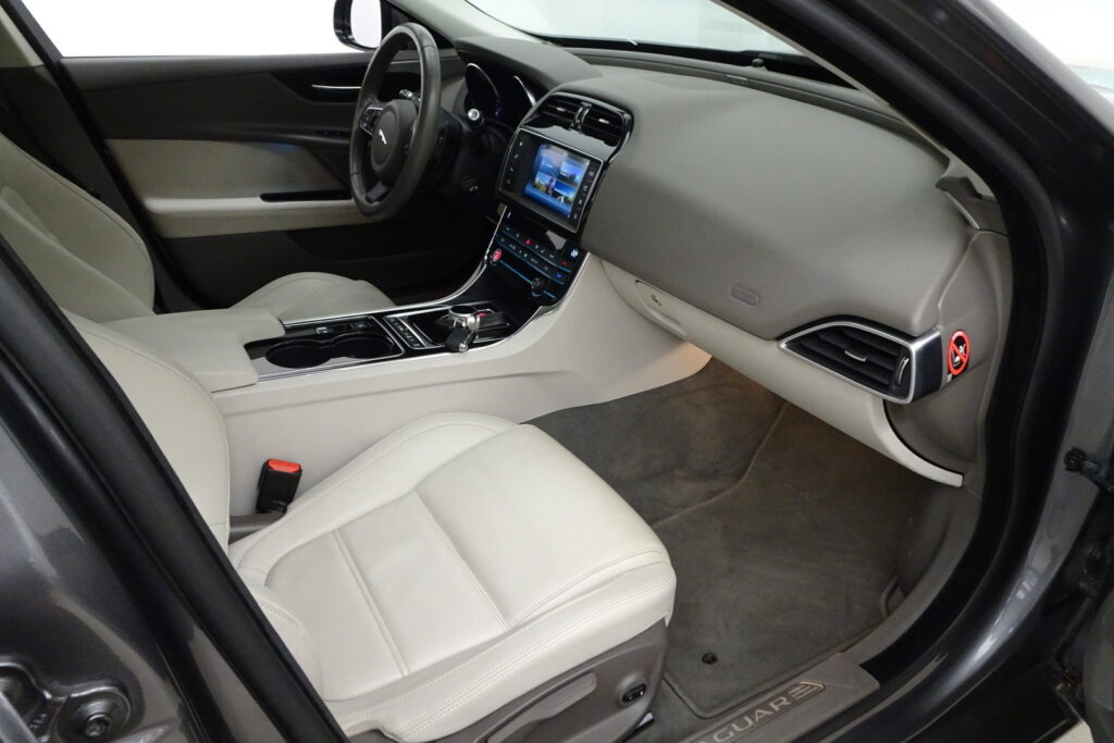 Jaguar XE, image 10