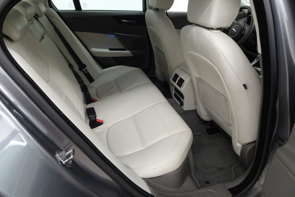 Jaguar XE, image 12