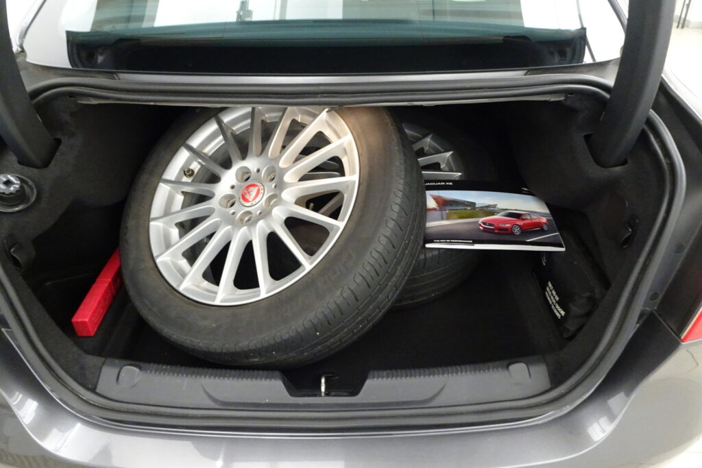 Jaguar XE, image 13