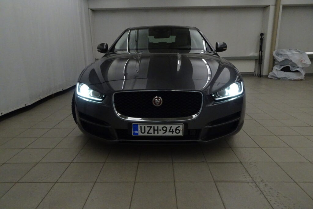 Jaguar XE, image 2