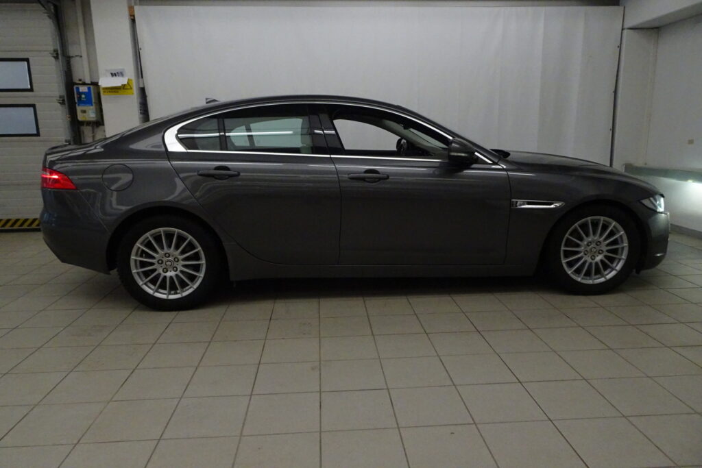 Jaguar XE, image 3