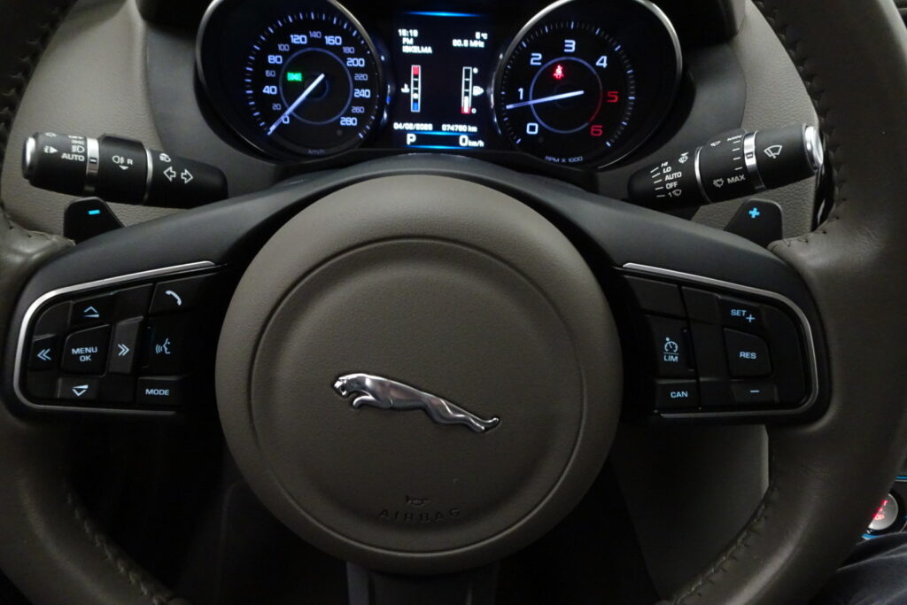 Jaguar XE, image 6
