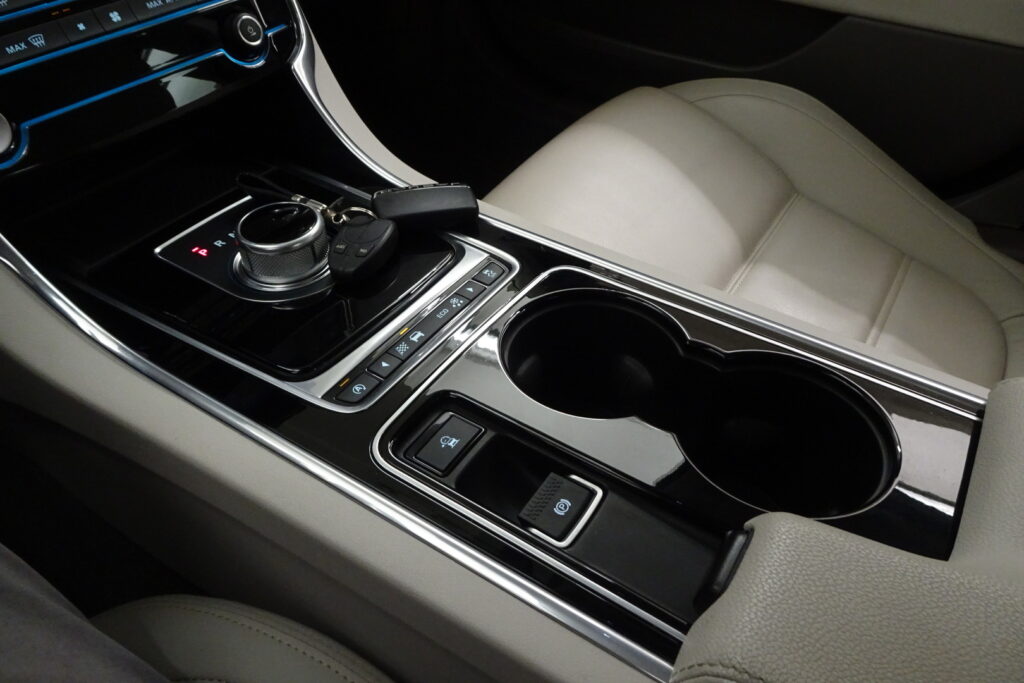 Jaguar XE, image 8