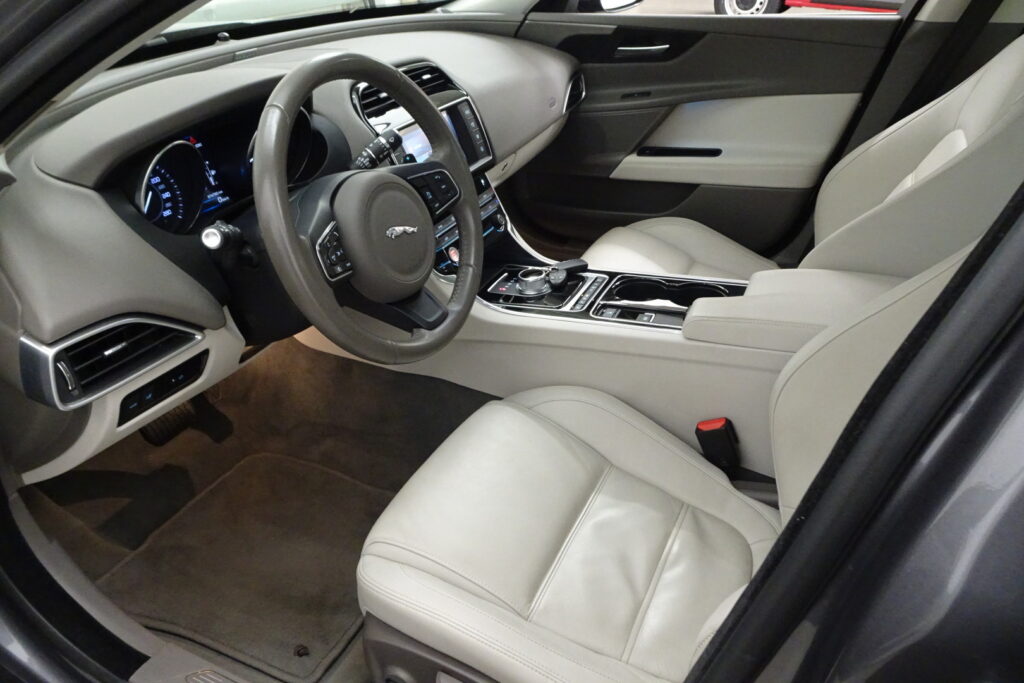 Jaguar XE, image 9