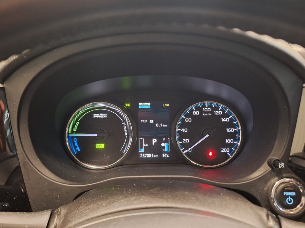 Mitsubishi OUTLANDER PHEV, image 17
