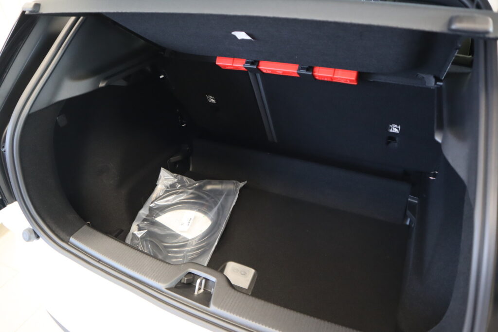 Volvo EX30, image 12