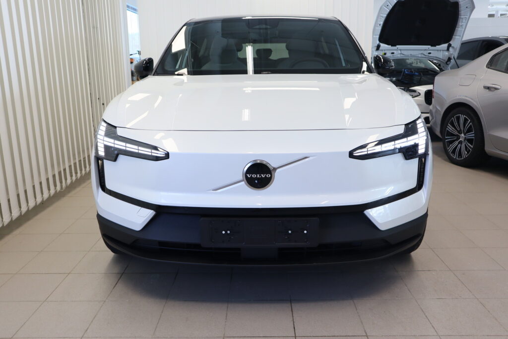 Volvo EX30, image 2