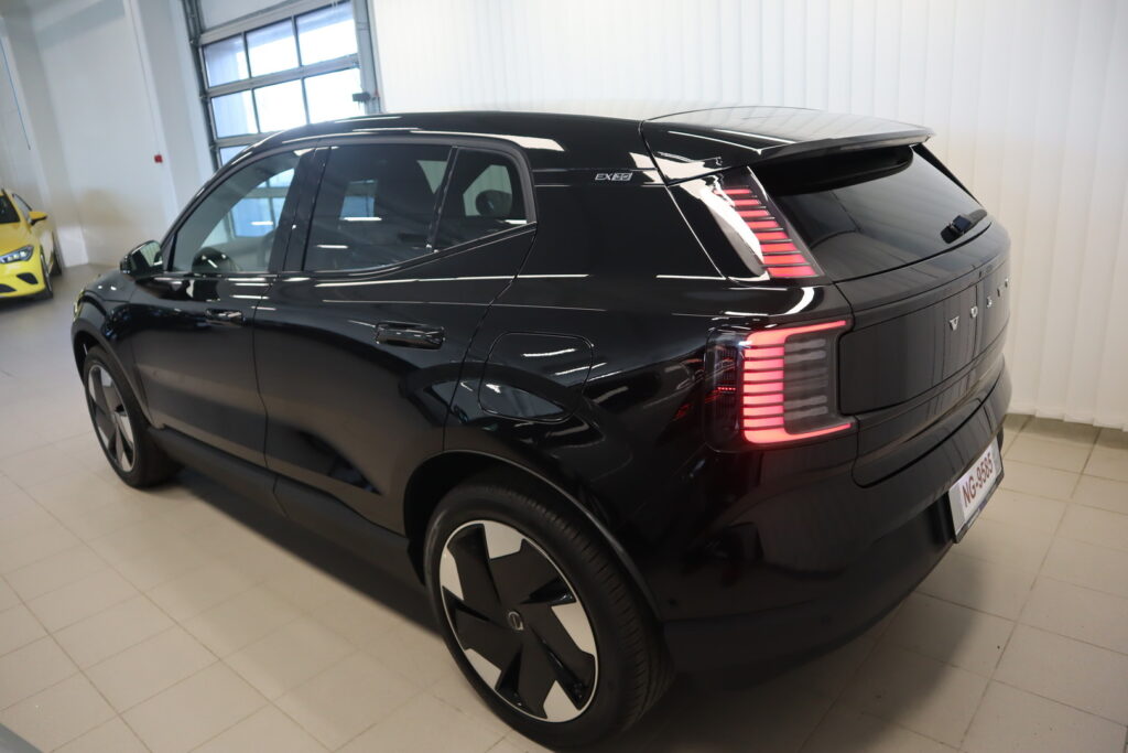 Volvo EX30, image 3