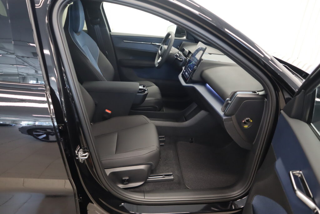 Volvo EX30, image 9