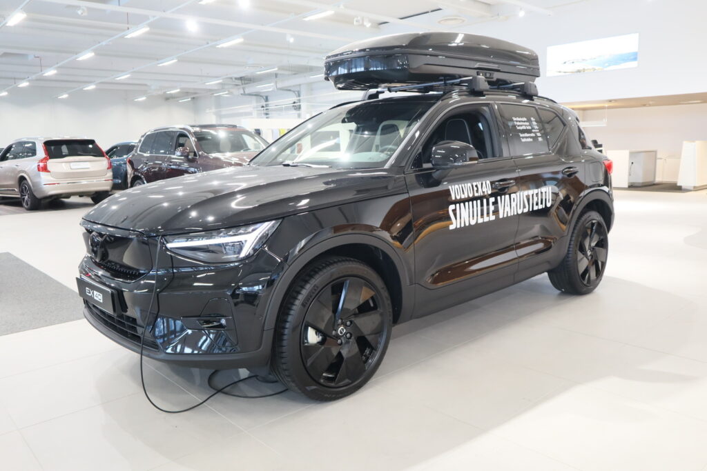 Volvo EX40, image 1