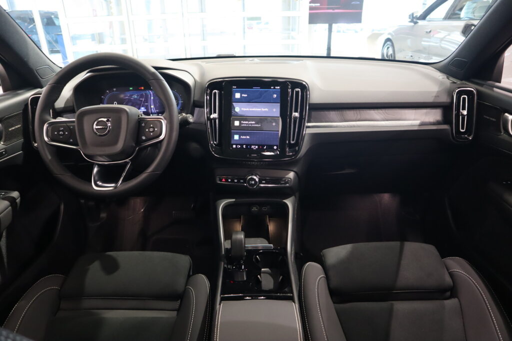 Volvo EX40, image 6