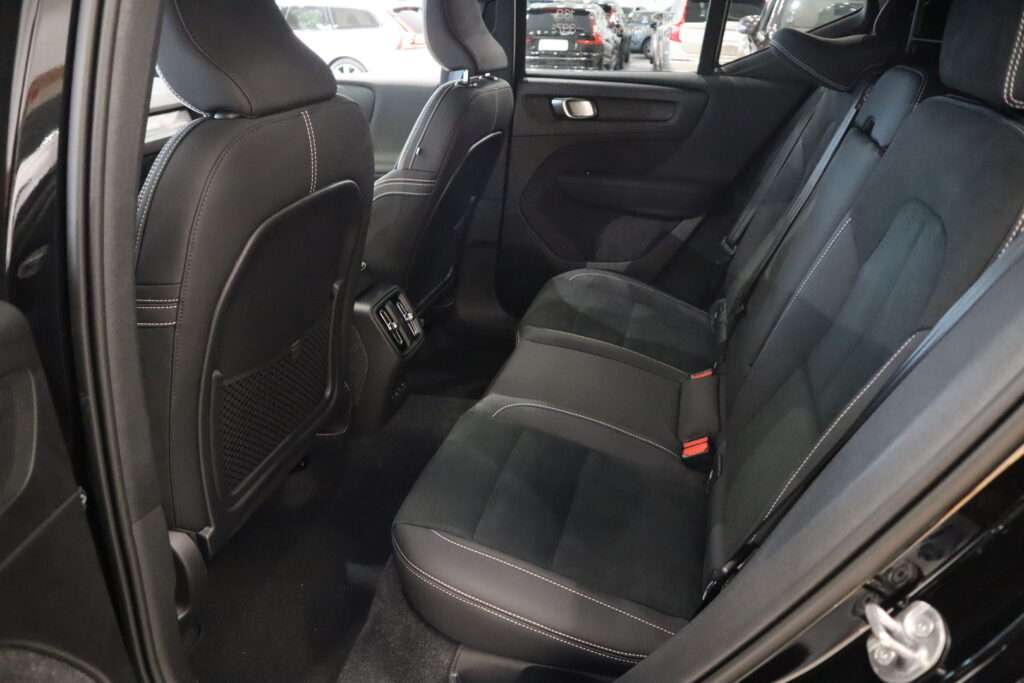 Volvo EX40, image 8