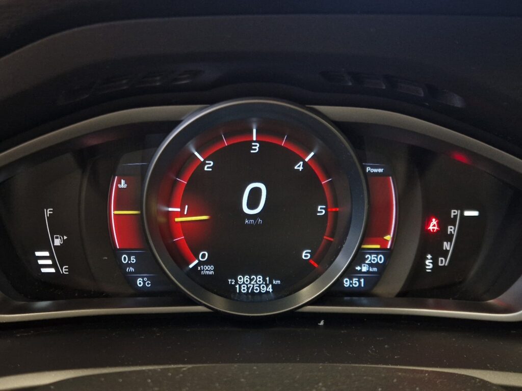 Volvo V40, image 13