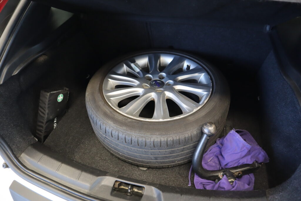 Volvo V40, image 10