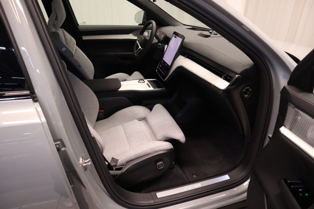 Volvo EX90, image 8