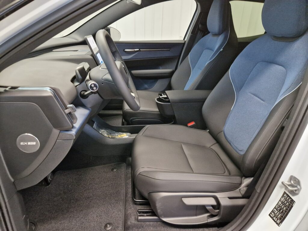 Volvo EX30, image 15
