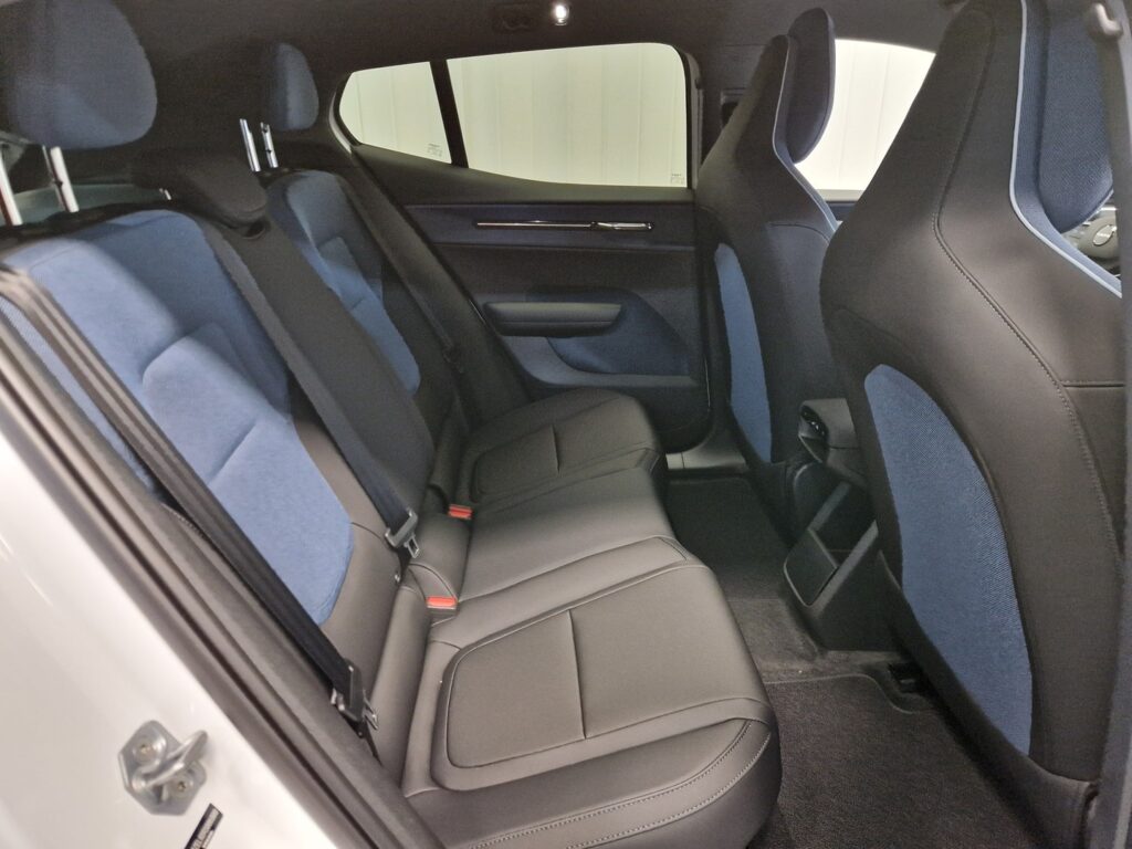 Volvo EX30, image 17