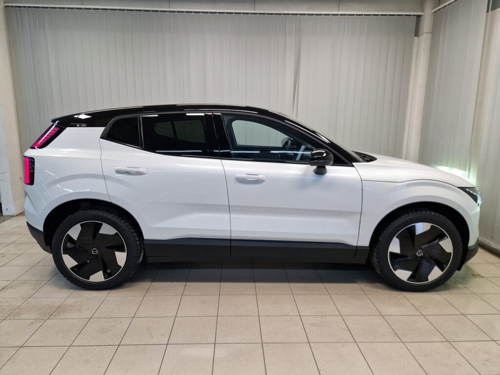 Volvo EX30, image 3