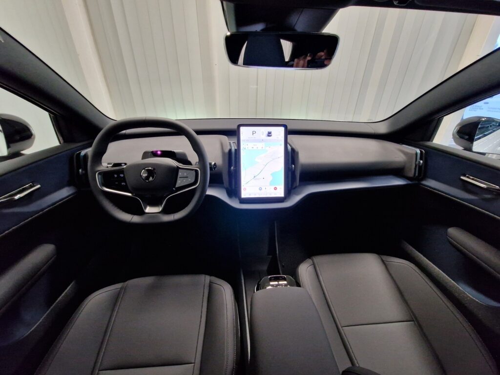 Volvo EX30, image 7