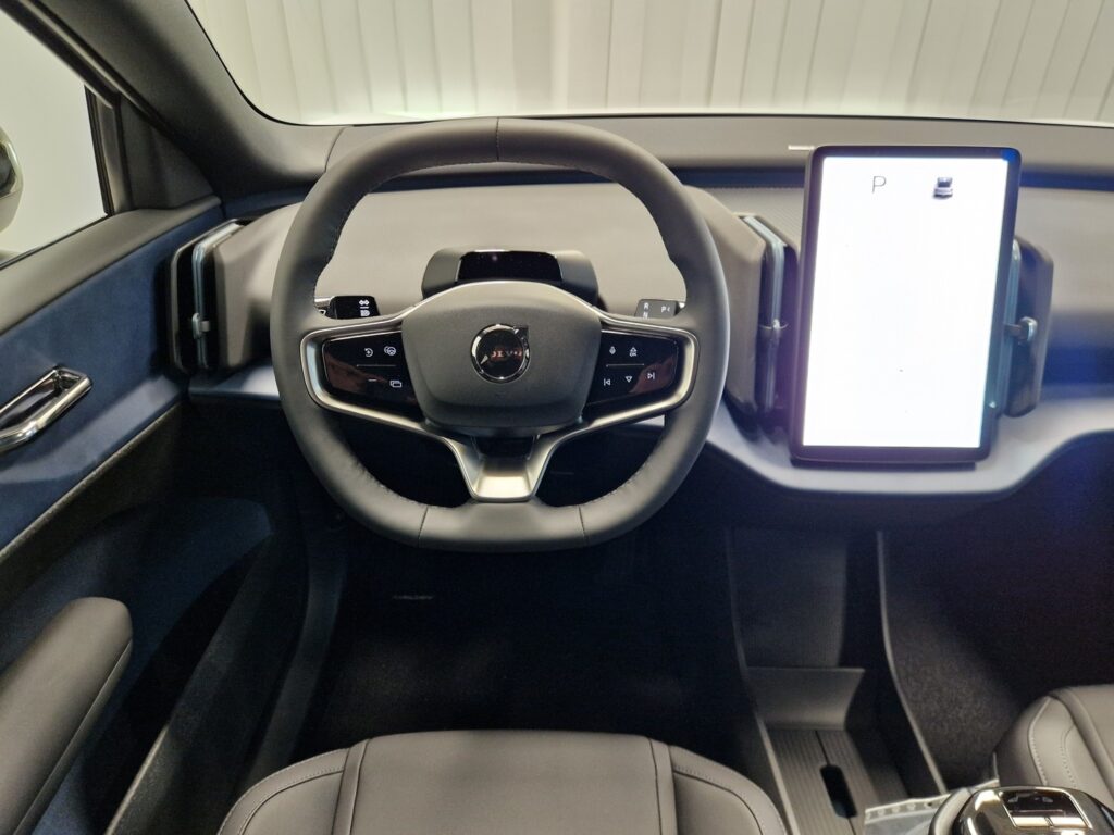 Volvo EX30, image 8