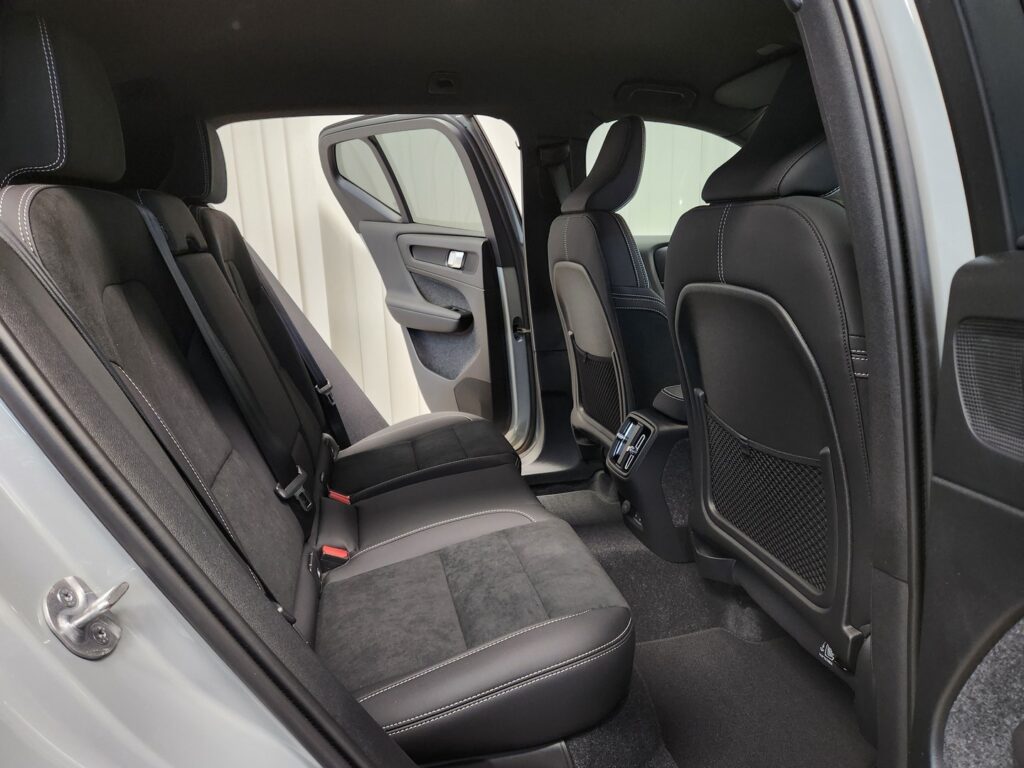 Volvo EX40, image 11