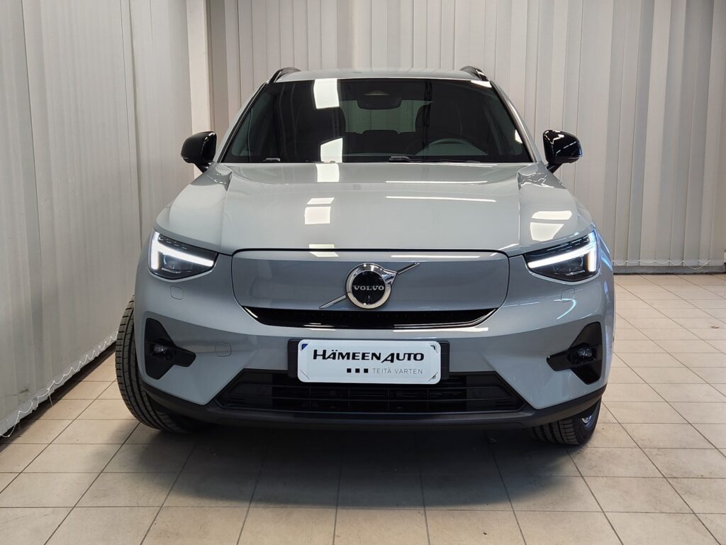 Volvo EX40, image 3
