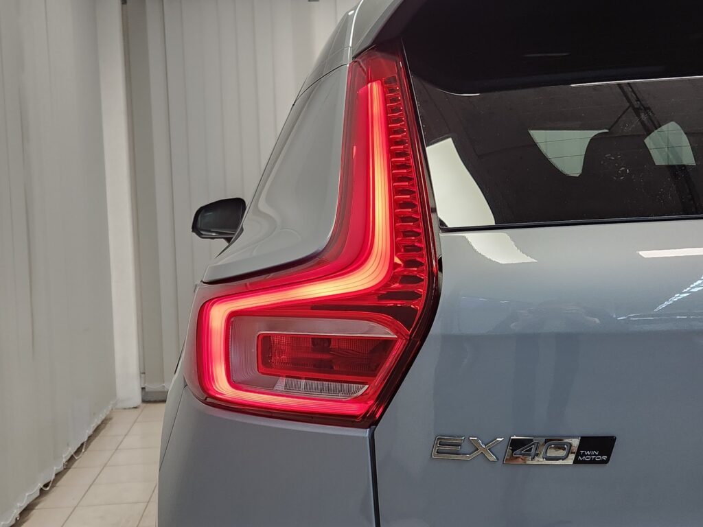 Volvo EX40, image 7