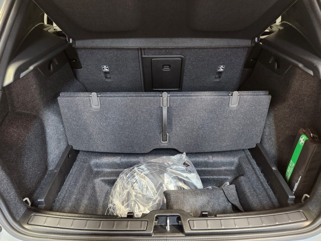 Volvo EX40, image 9