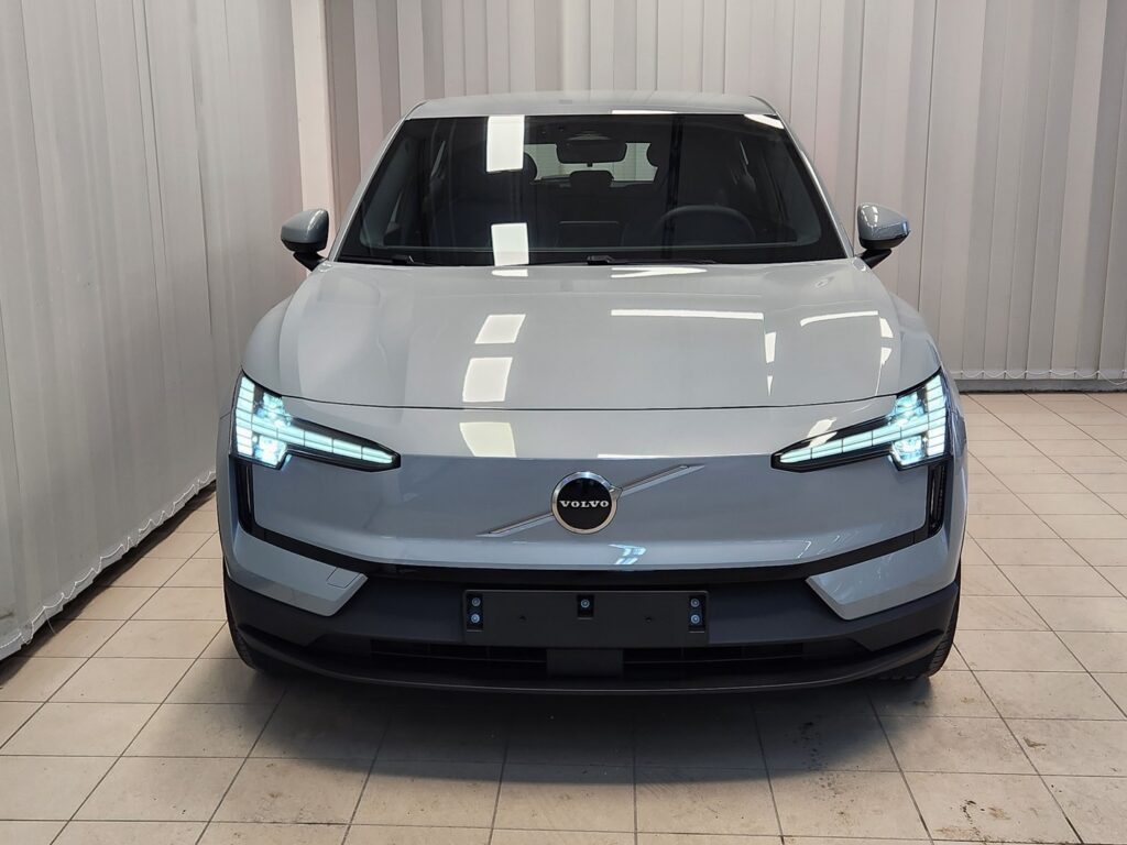 Volvo EX30, image 3