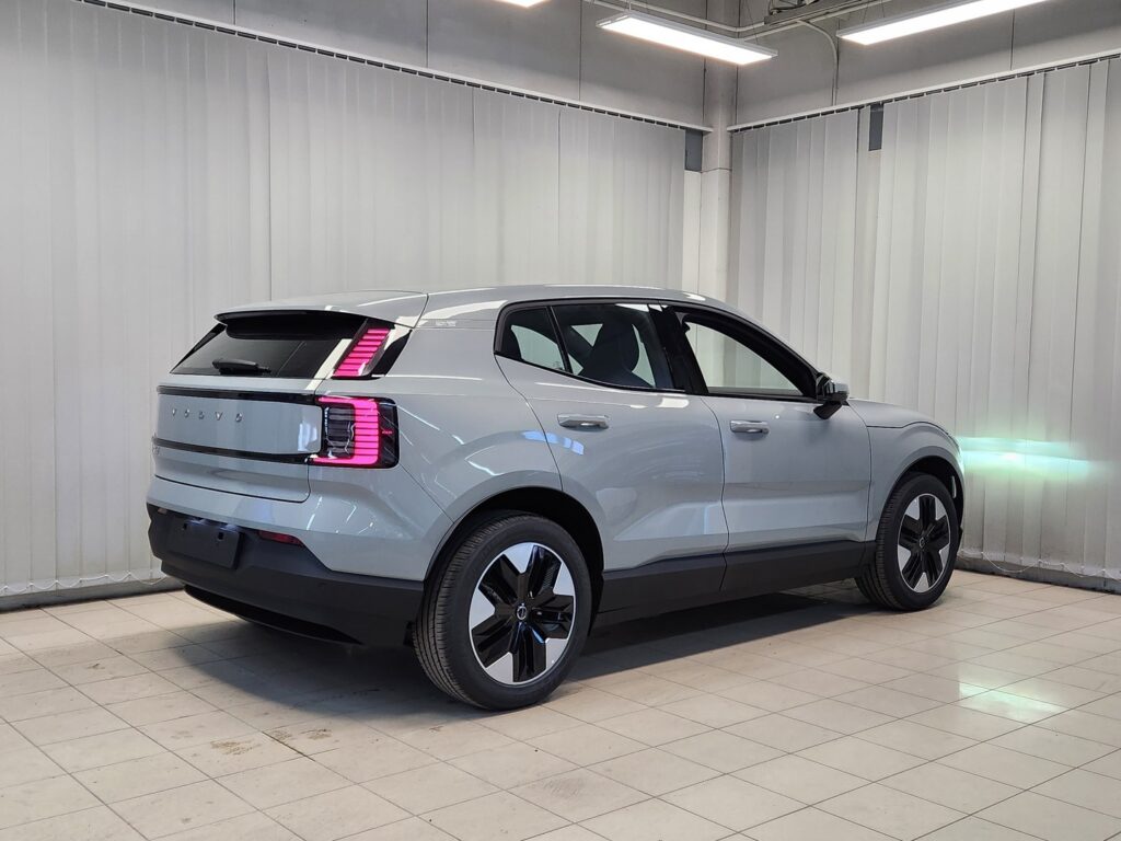Volvo EX30, image 5