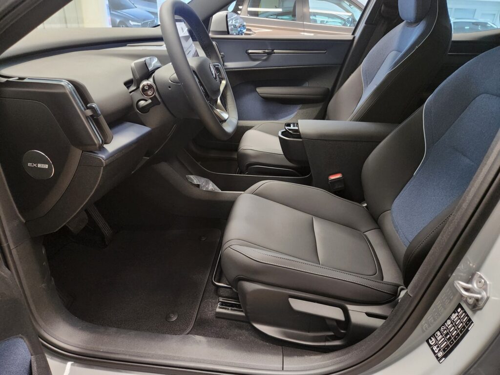 Volvo EX30, image 6