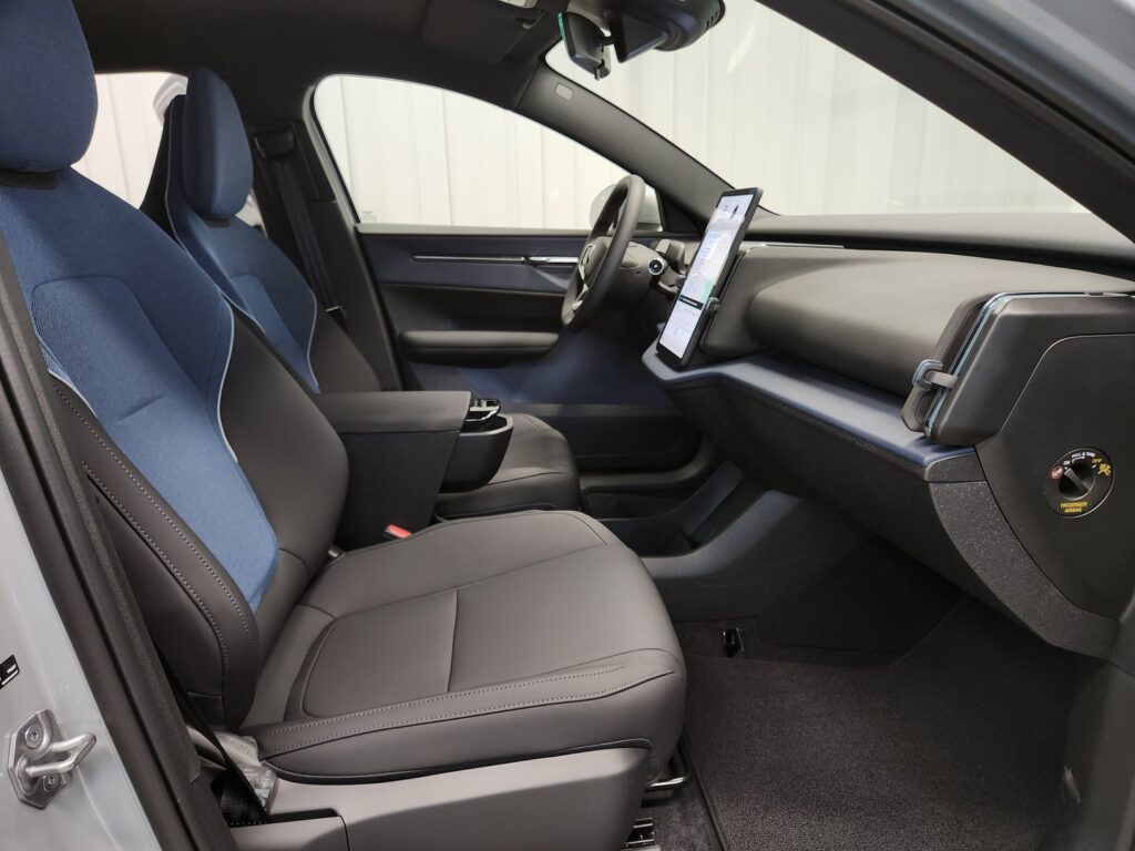 Volvo EX30, image 8