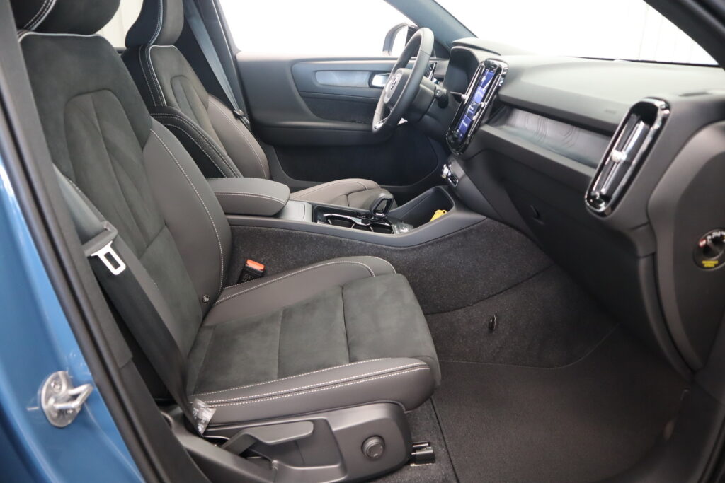 Volvo EX40, image 10