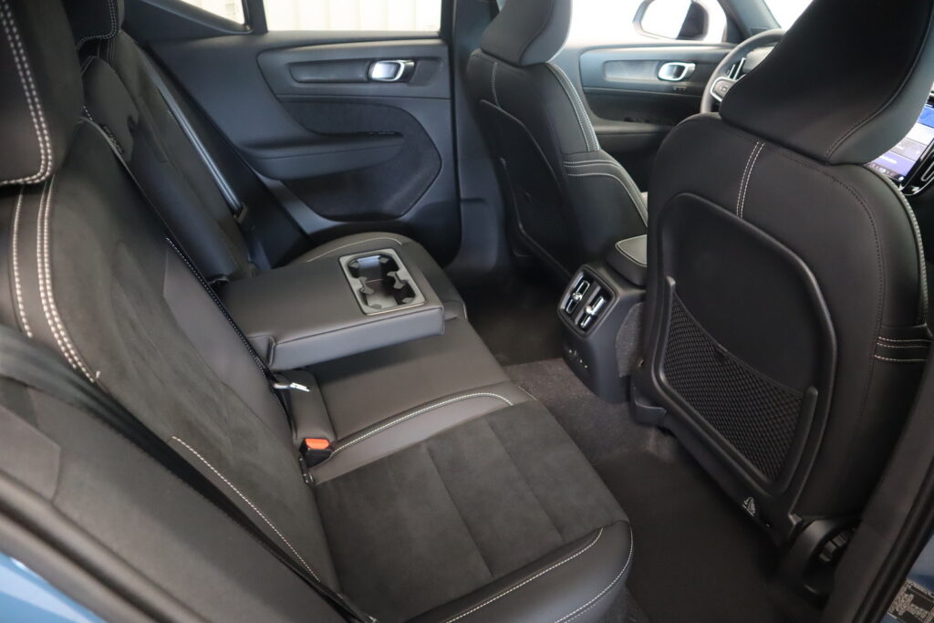 Volvo EX40, image 11