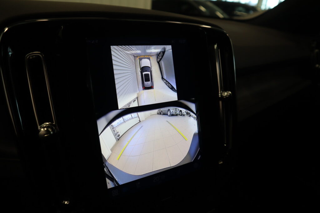 Volvo EX40, image 15