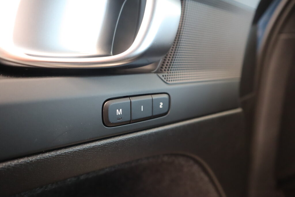Volvo EX40, image 18