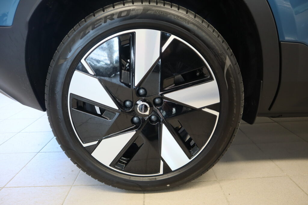 Volvo EX40, image 21