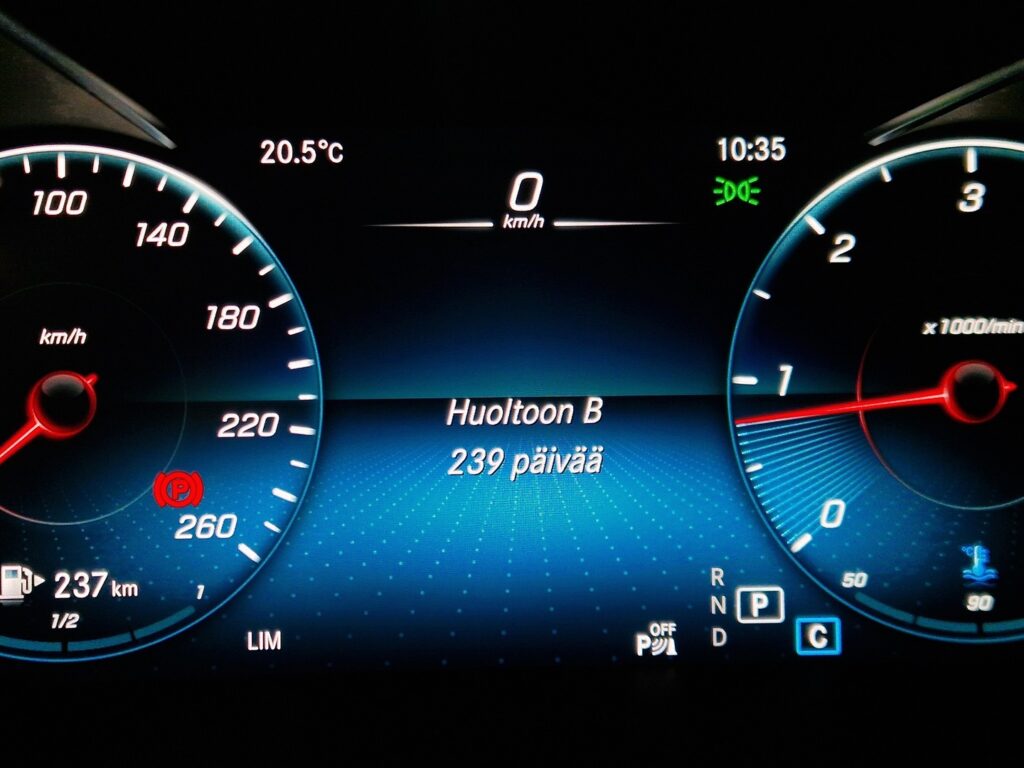 Mercedes-Benz GLC, image 14