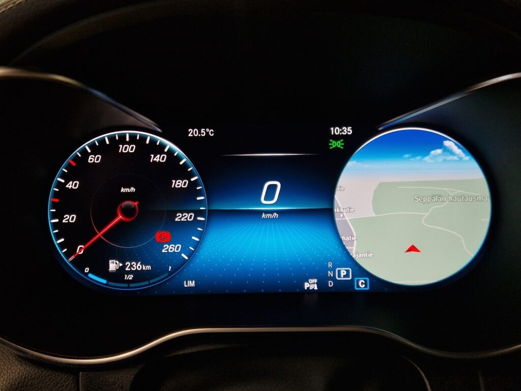 Mercedes-Benz GLC, image 15