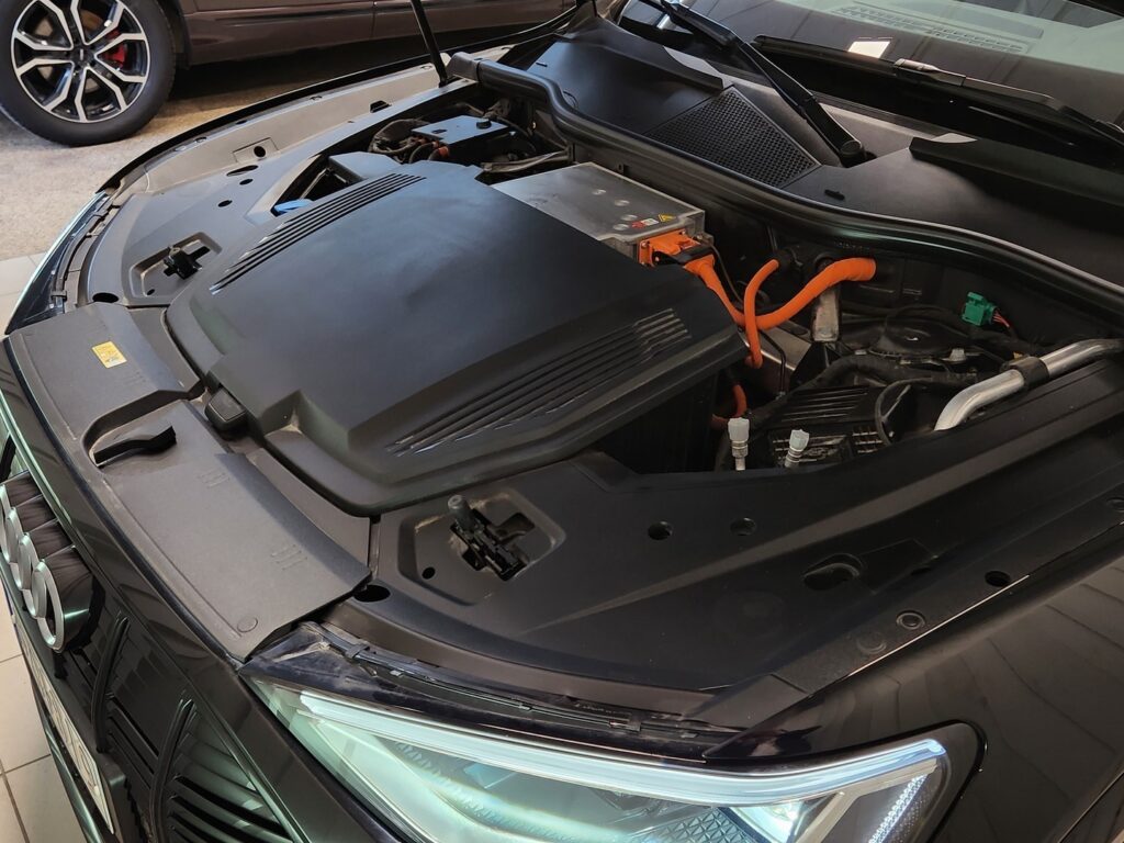 Audi e-tron, image 19